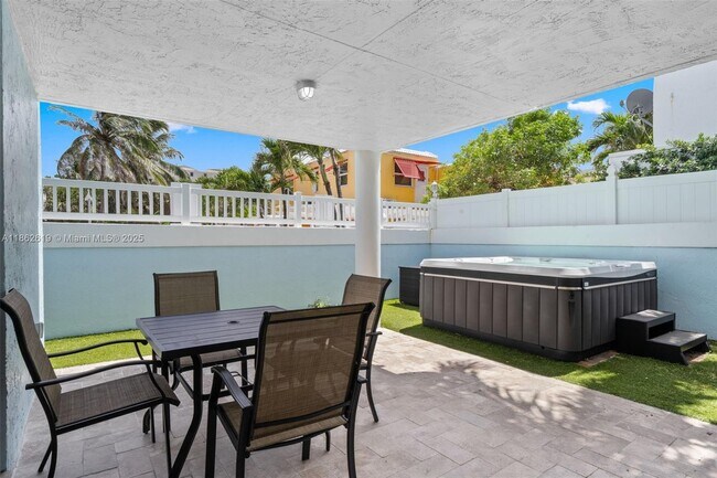 Building Photo - 311 N Surf Rd
