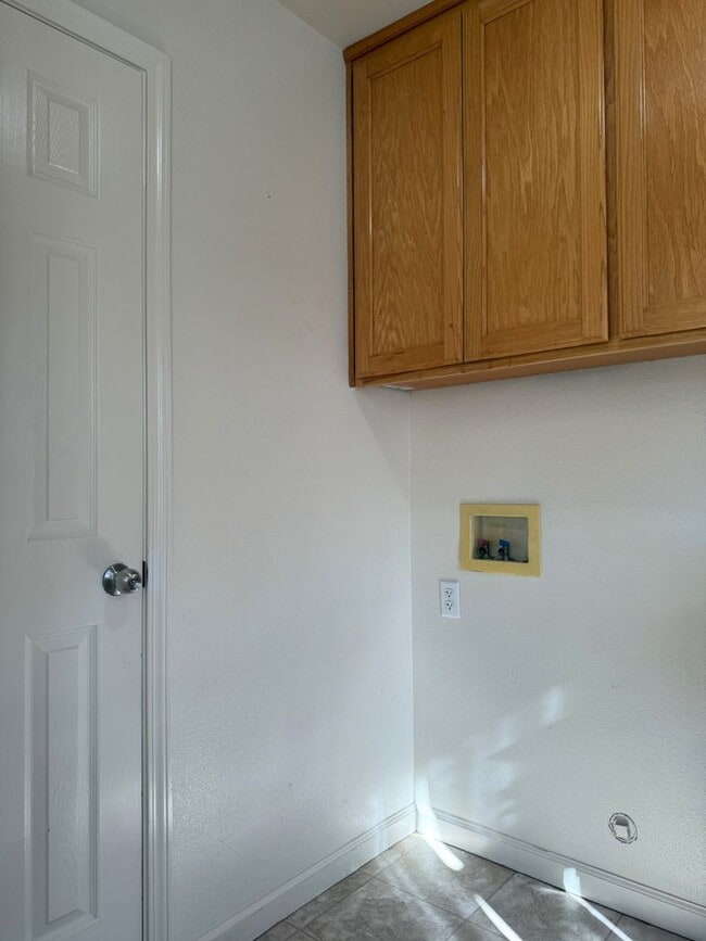 Building Photo - Spacious 2/1 in the country AVAILABLE NOW!!!