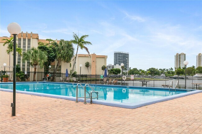 Building Photo - 2000 Atlantic Shores Blvd