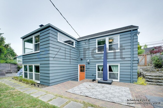Building Photo - 4522 NE 54th St