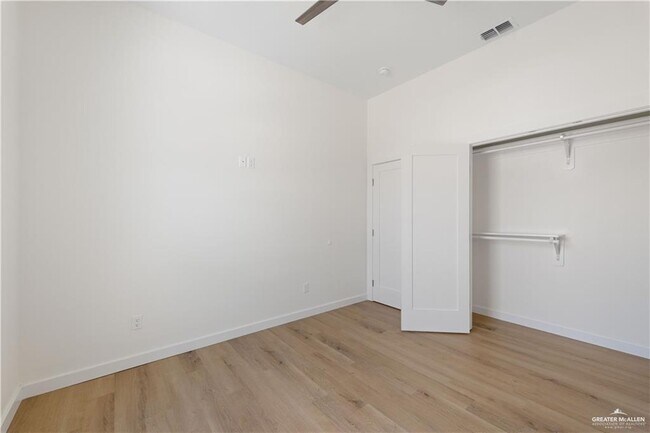 Building Photo - 44 N Trinity St