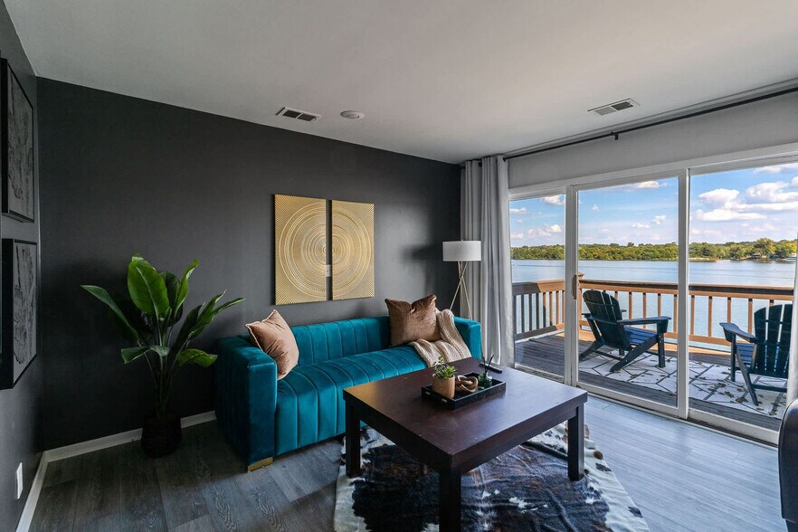 Building Photo - 301 S Front St