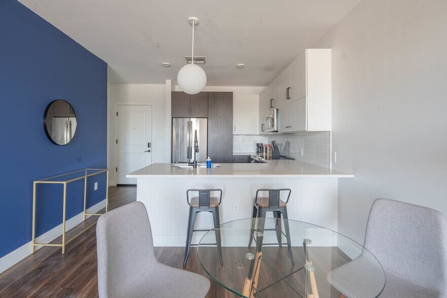 Building Photo - 701 W Rio Salado Pkwy