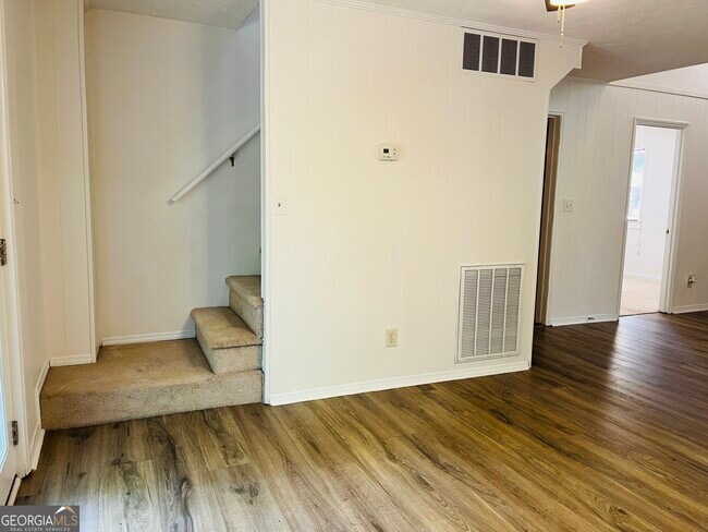 Building Photo - 2289 Roscoe Rd