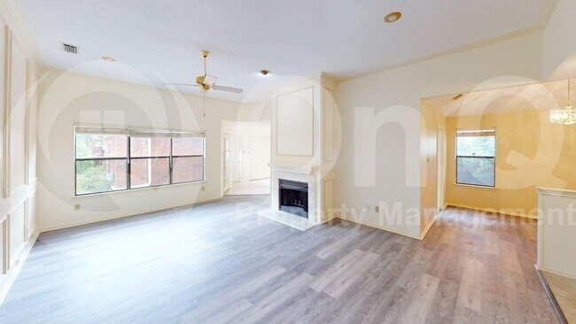 Building Photo - 1633 Palisades Dr