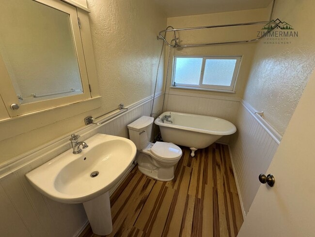 Building Photo - 3793-3795 Redwood Dr