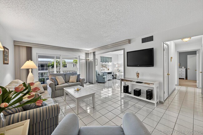 Building Photo - 6417 Bay Club Dr