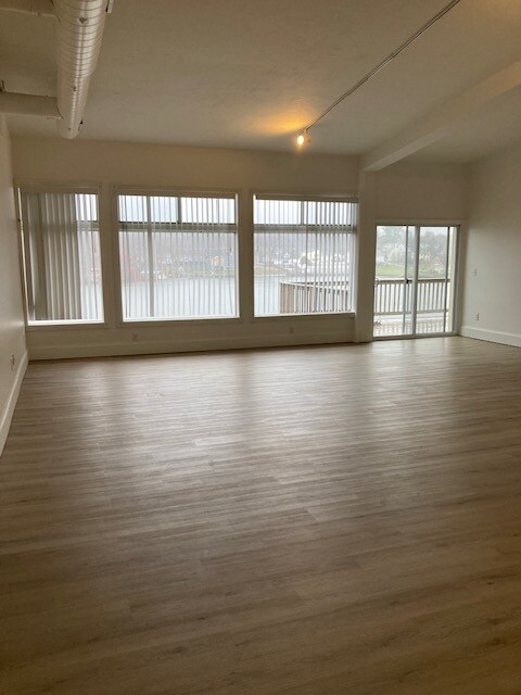 Living room - 231 Lake Ave