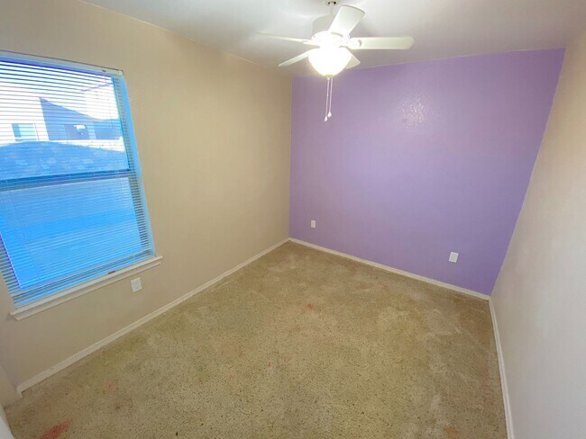 Building Photo - Northeast El Paso 3 Bed Refrig A/C