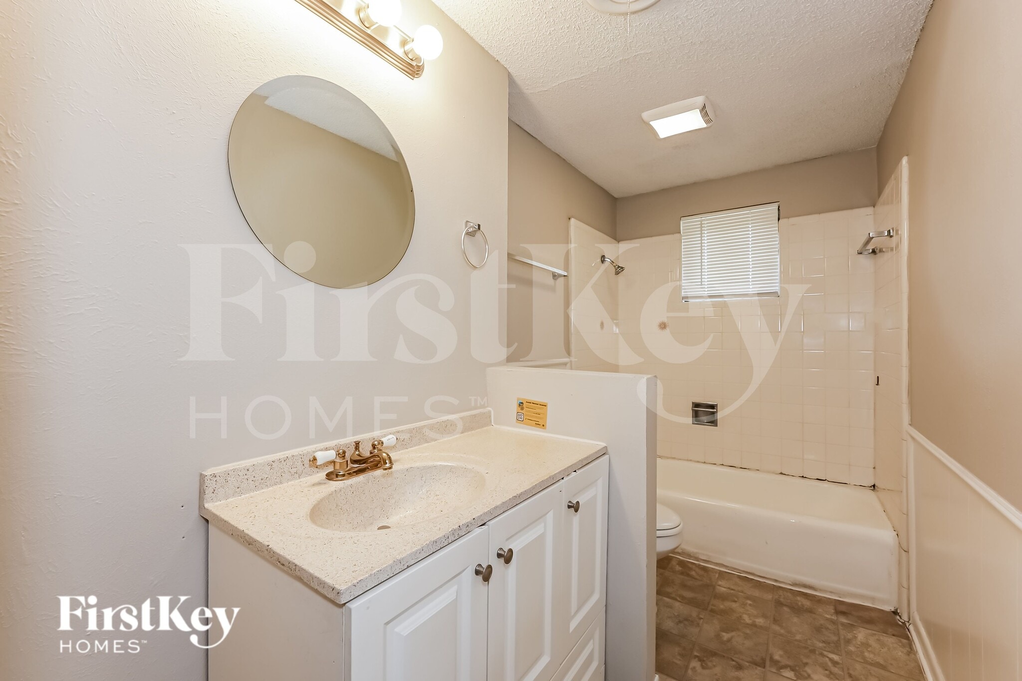 Building Photo - 902 Poinsettia Dr