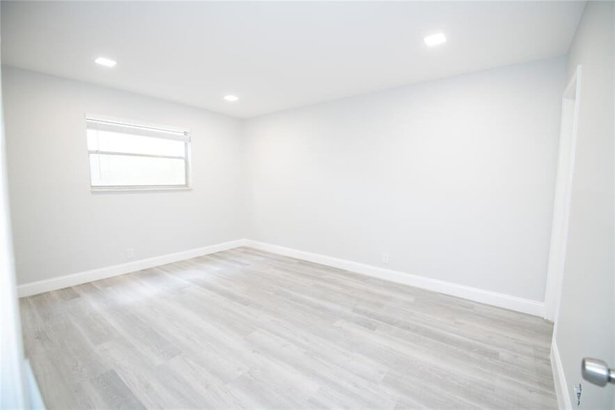 Building Photo - 8704 NW 35th St