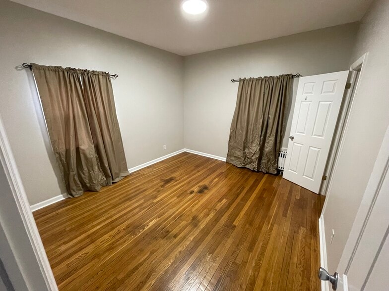 Building Photo - 288 2nd Ave W