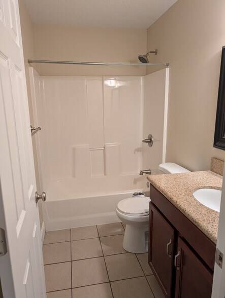 Main Bathroom - 4327 NW 53rd Ter