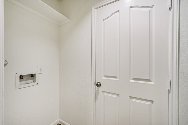 Building Photo - 9334 Valley Tree Ln
