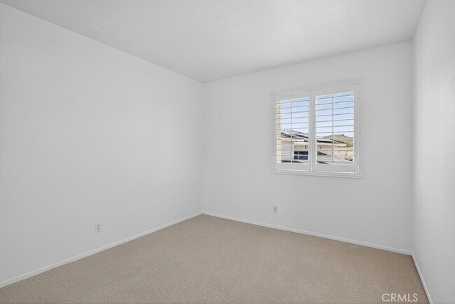 Building Photo - 14 Cll Alimar