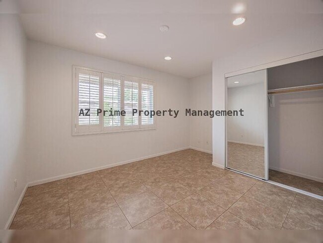 Building Photo - 5301 N 43rd Pl