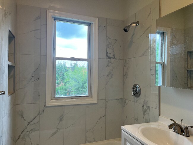 Building Photo - 9-11 Oakland Terrace