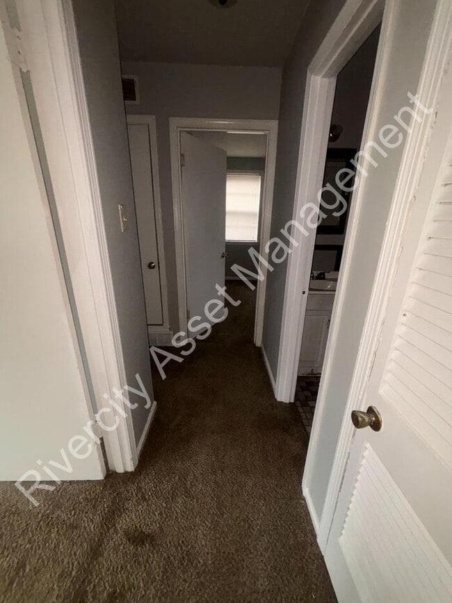 Building Photo - This Beautiful 4-Bed 2-Full Bath Home is Ready for Move In!!!! SECTION 8 WELCOMED