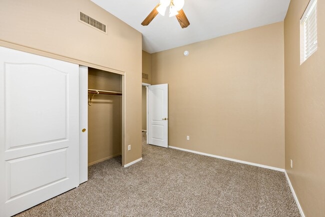 Building Photo - Paseo Estrella Gem at the base of Tucson icon A mountain! Minutes away from DownTown Tucson!