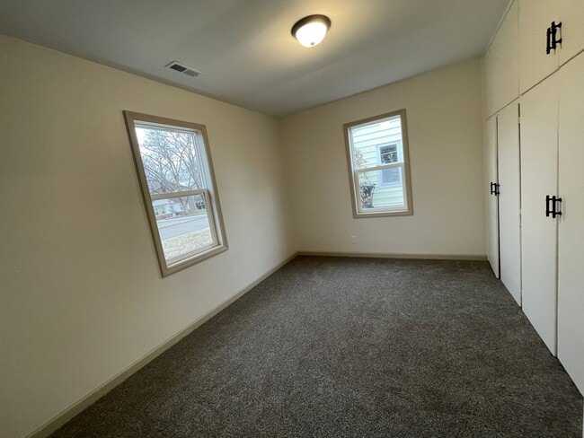 Building Photo - Update 3 Bed/1 Bath Home!