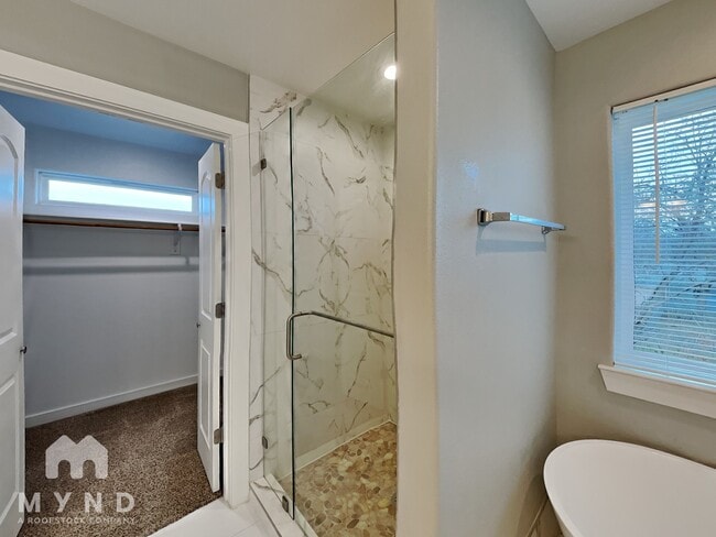 Building Photo - 712 Perry Ave