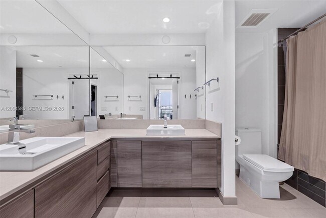 Building Photo - 1080 Brickell Ave