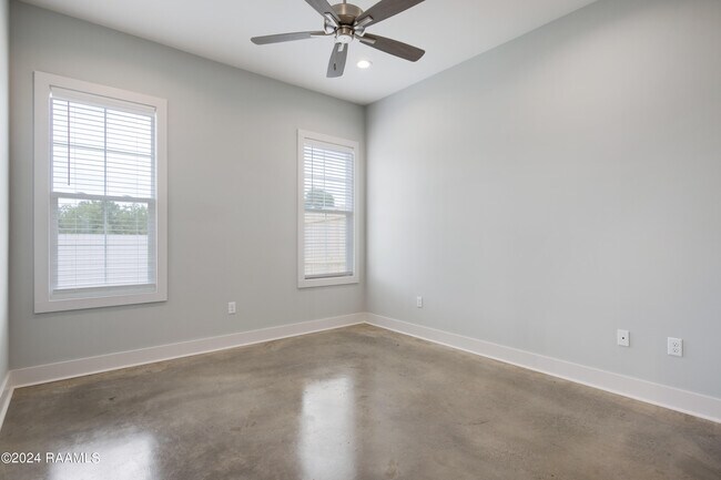 Building Photo - 107 Satsuma Dr