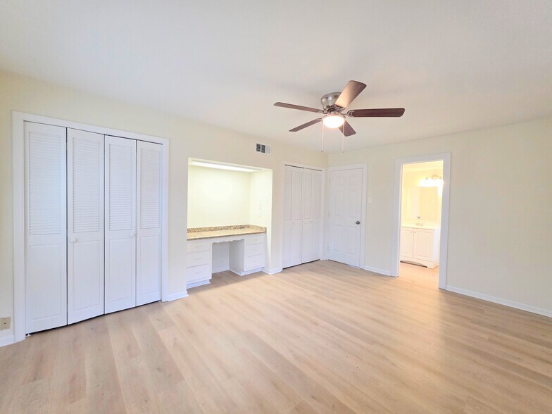 Building Photo - 174 Circle Dr