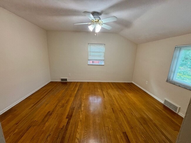 Building Photo - Beautifully Updated 4-Bedroom Home in Mt. Lebanon!