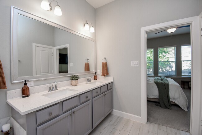 Building Photo - 15002 Bushy Bluestem Ct