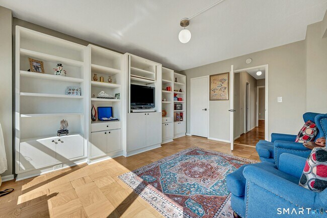 Building Photo - 44 Strawberry Hill Ave