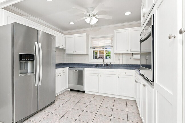 Building Photo - 12823 Holiday Ln