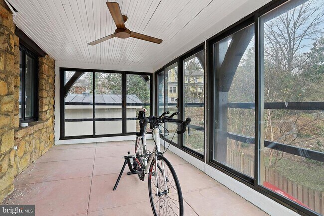 Building Photo - 2347 S Arlington Ridge Rd