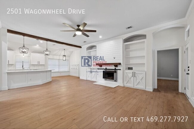 Building Photo - 2501 Wagonwheel Dr