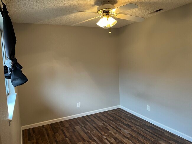 Building Photo - 6871 Beth Cir