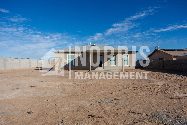 Building Photo - NEW Home Located Near the Golf Course