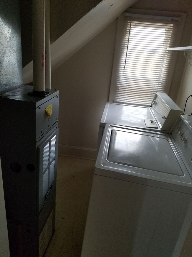 Building Photo - 3 bedroom 1 bath house