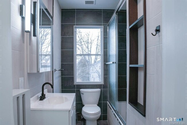 Building Photo - 23 Lake St