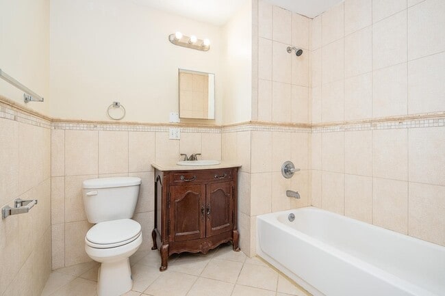 Building Photo - 528 47th St