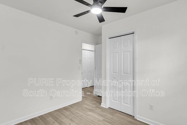 Building Photo - 9870 Levenshall Dr