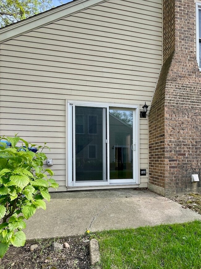 Building Photo - 2760 College Hill Cir
