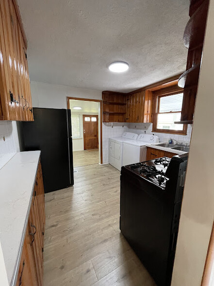 Building Photo - 1536 Barney Ave