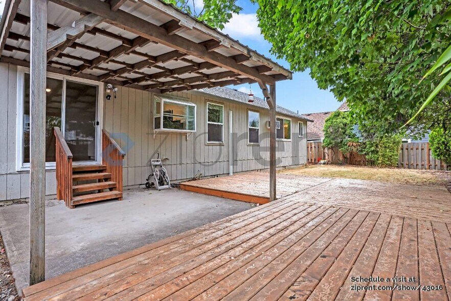 Building Photo - 9920 SW Kable St