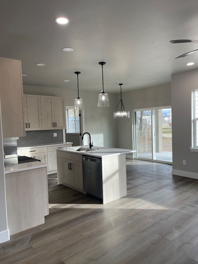 Building Photo - 2011 18th St