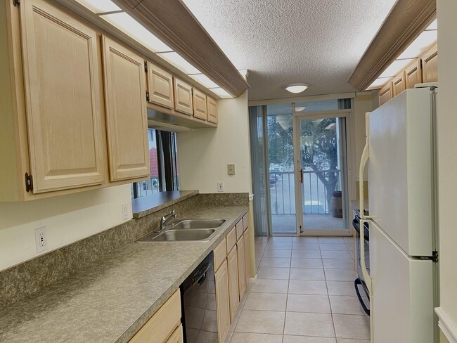 Building Photo - 104 Half Moon Cir