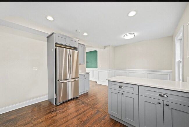 Building Photo - 6350 S Lockwood Ave