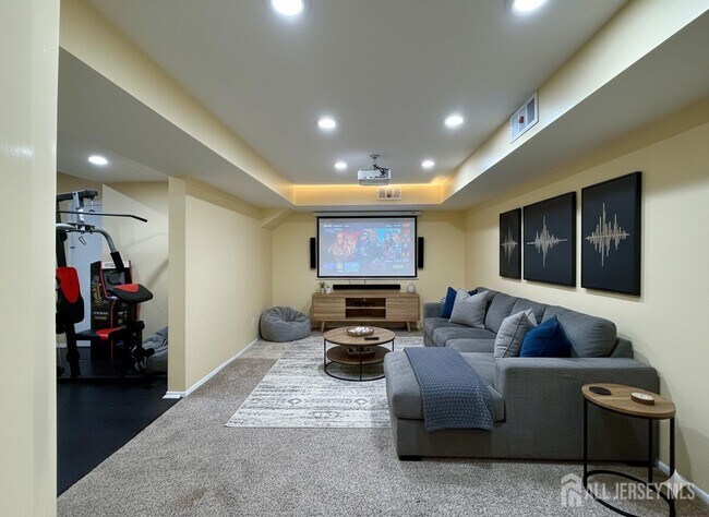 Building Photo - 5 Viburnum Ct