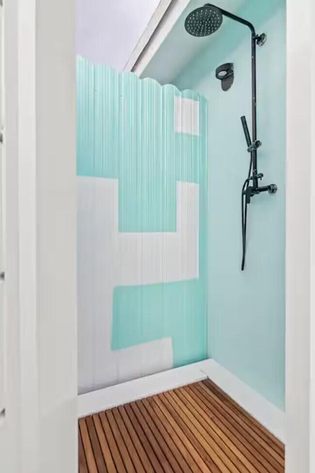 Building Photo - 322 NW 4th Ave