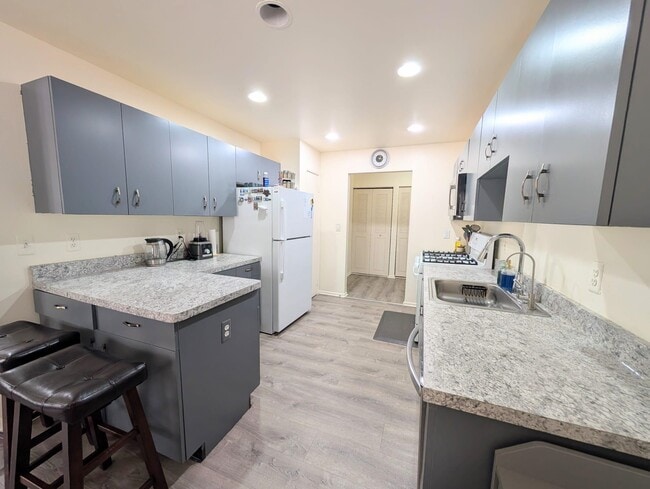 Building Photo - 125 Riverview Ct