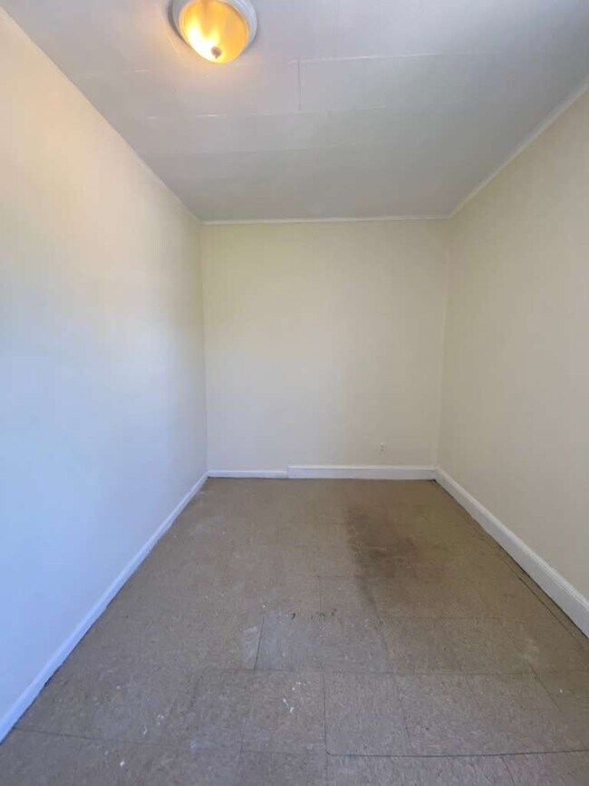 Building Photo - 121 Yonkers Ave
